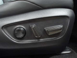 運転席はパワーシートなのでお好みのドライビングポジションに調整可能です♪