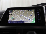 純正ナビを装備。タッチパネル式で使いやすく、お出かけもラクラクです。