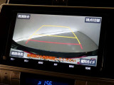 バックガイドモニターで、後方を確認しながら安心して駐車することができます。運転初心者も熟練者も必須の機能ですよ!