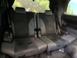 3列目シートはもちろん状態良好☆大人でもゆったりと座って頂けますので、大人数でのお出かけもラクラクです♪ご家族で、気の知れた仲間で、ドライブに行くのが楽しみですね♪