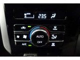 ★エアコンはオートタイプが装着済みです!オートモードにしておけば、車内温度を設定するだけで風の料や吹き出し口の切り替えを機械が行ってくれます!一年中快適な環境を作れますよ♪
