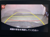 【バックモニター】後ろのカメラの映像をモニターに映し出すことができます!後方の見えない死角や、障害物との距離感をしっかり確認することができます!駐車が苦手な方におすすめです。