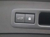 バックドアに設置されたパワーバックドアスイッチです。