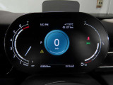 デジタルメーターは視認性が非常に良く、運転時の視線を逸らさず様々な情報の確認が行えます。
