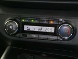 【オートエアコン】車内温度を感知して自動で温度調整をしてくれるのでいつでも快適な車内空間を創り上げます!どの席に座っても快適なドライブが楽しめます♪