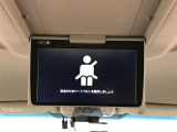 後席モニター装備!お出かけ時の渋滞時でもお子様や同乗者の方が退屈しません。ドライバーは運転に集中できます♪