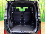 普段のお買い物や通勤、送迎等に十分な荷室スペースを確保しております。セカンドシートを倒すと、大きな荷物の積載も可能です♪