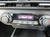 オートエアコンです。簡単な操作で室内を快適な温度になりますので夏場や冬場でも快適なドライブが楽しめます。