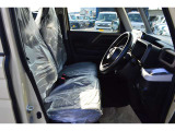 ☆ベンチシートになっており広くゆったりと運転をすることができます!