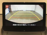 【バックモニター】駐車時に後方がリアルタイム映像で確認できます。大型商業施設や立体駐車場での駐車時や、夜間のバック時に大活躍!運転スキルに関わらず、今や必須となった装備のひとつです!