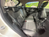 後部座席も気になるようなキズ・汚れやへたり等、大きなダメージはなく、良好な状態です。