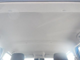 コンパクトボディーながら圧迫感の少ない車内空間です。
