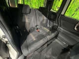 後部座席も気になるようなキズ・汚れやへたり等、大きなダメージはなく、良好な状態です。