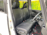 運転席シート廻りは使用感も少なく、良好な状態となっています。前オーナー様が丁寧に使っていたことがよくわかりますね。