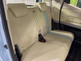 後部座席も気になるようなキズ・汚れやへたり等、大きなダメージはなく、良好な状態です。