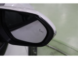 BSMを装備。さらに、後退時車両検知警報【RCTA】を搭載しています。バックで出庫する際に左右から接近する車両を検知し、ミラーのインジケーターの点滅と警報音で警告して安全確認をサポートしてくれます。