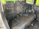 後部座席も気になるようなキズ・汚れやへたり等、大きなダメージはなく、良好な状態です。