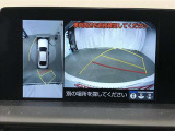 【バックモニター】駐車時に後方がリアルタイム映像で確認できます。大型商業施設や立体駐車場での駐車時や、夜間のバック時に大活躍!運転スキルに関わらず、今や必須となった装備のひとつです!