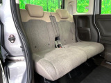 後部座席も気になるようなキズ・汚れやへたり等、大きなダメージはなく、良好な状態です。