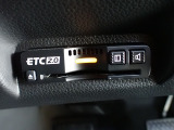 デザインスッキリのビルトイン『ETC』!高速道路の特典はもちろん、キャッシュレスなので料金所では徐行するだけで通過可能です!