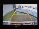 バックガイドモニターで、後方を確認しながら安心して駐車することができます。運転初心者も熟練者も必須の機能ですよ!