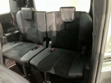 広々とした後部座席です♪気になるキズや汚れなどなく良好な状態です。