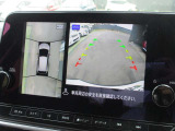 周囲の状況が分かるアラウンドビューモニター搭載。苦手な縦列駐車もこれがあれば安心ですね。