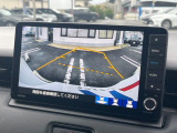 【バックカメラ】駐車時に後方がリアルタイム映像で確認できます。大型商業施設や立体駐車場での駐車時や、夜間のバック時に大活躍!運転スキルに関わらず、今や必須となった装備のひとつです!