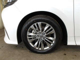 純正18インチアルミホイール装備です☆
