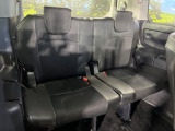 3列目シートはもちろん状態良好☆大人でもゆったりと座って頂けますので、大人数でのお出かけもラクラクです♪ご家族で、気の知れた仲間で、ドライブに行くのが楽しみですね♪