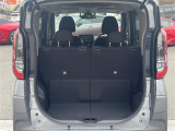【トランク】積み込みやすくて、たっぷり積める荷室です。シートアレンジできるものは、乗車人数と荷物の量や大きさによってシートを動かすことができるので、より快適なドライブが可能です!
