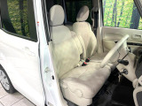 運転席シート廻りは使用感も少なく、良好な状態となっています。丁寧に使われていたことがよくわかりますね。