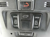 電動スライドドアのスイッチで車内からもスライドドアの開閉ができます。イージークローザー機能で半ドアになることも防止してくれます。