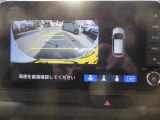 後方確認はオマカセのリアカメラ付です。雨天時や夜間のバック駐車時などで特に視界の安全確認に役立ちます。