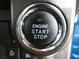 【プッシュスタート】スマートキーを携帯して、ブレーキを踏みながらスタートスイッチを押すだけでエンジンがかけられます。