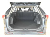 広々としたラゲージスペースを備えています。大きなものや長さのある荷物もしっかりと積み込めます。