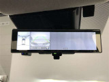 パノラミックビューモニター付きです。車両を上から見たような映像をディスプレイオーディオ画面に表示。運転席からの目視だけでは見にくい、車両周辺の状況をリアルタイムでしっかり確認できます。