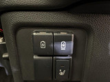 【USB端子】USB接続もついていますので携帯などの電子機器の充電にも使えて便利です♪
