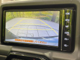 【バックカメラ】駐車時に後方がリアルタイム映像で確認できます。大型商業施設や立体駐車場での駐車時や、夜間のバック時に大活躍!運転スキルに関わらず、今や必須となった装備のひとつです!