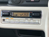 【フルオートエアコン】温度を設定するだけの簡単操作◎定した温度に合わせて自動で風量や吹き出し口の調節をしてくれますよ◎温度は0.5度単位で調節ができるので快適な室内になりますよ♪