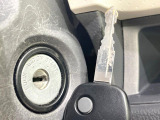 【キーレス】少し離れた場所からでもボタン一つでドアの開錠・施錠ができるのでとっても便利!ドアの鍵穴周りに傷をつけることもありません♪