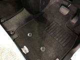 嬉しい純正フロアマット付き♪ 状態も良好です(^^♪