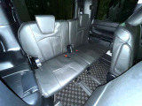 3列目シートはもちろん状態良好☆大人でもゆったりと座って頂けますので、大人数でのお出かけもラクラクです♪ご家族で、気の知れた仲間で、ドライブに行くのが楽しみですね♪