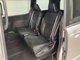 広々とした後部座席です♪気になるキズや汚れなどなく良好な状態です。