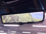 【デジタルインナーミラー】カメラが撮影した車両後方の映像をルームミラー内に表示。クリアな視界で状況の確認が可能です!※ドラレコ機能ご利用には別途SDカードをご用意いただく場合があります。