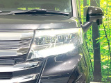 【LEDヘッドライト】悪天候や夜間走行時も良好な視界を確保し安心して運転できる高輝度LEDヘッドライトを装備!点灯速度が早く、消費電力も抑えられています。