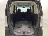 リアシートを倒すと、ラゲッジスペースを広くお使いいただけます!