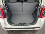普段のお買い物に十分な広さのラゲッジスペースです。リアシートを倒せば大きな荷物も載せられます。
