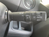 【 オートライト 】オートライトなのでライトの点け忘れを気にすることなく運転が出来ます。