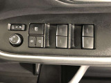パワーウィンドは今や当たり前の機能ですが、無いと困る機能です。運転席からの操作で、全席の窓を振るオープンにしたり、フルクローズが可能です。